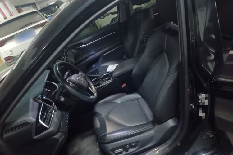 Used Toyota Camry 2021 2.0G Luxury Edition
