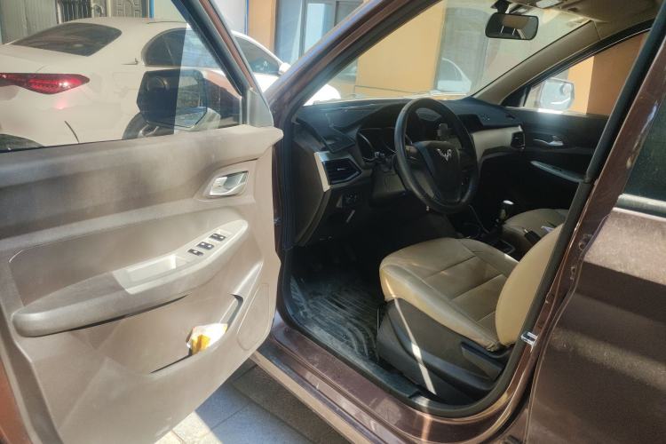 Used Wuling Hongguang 2019 1.5L S Comfort Edition China VI LAR
