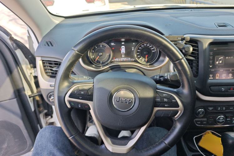 Used Jeep Cherokee 2017 2.0L Superior Edition