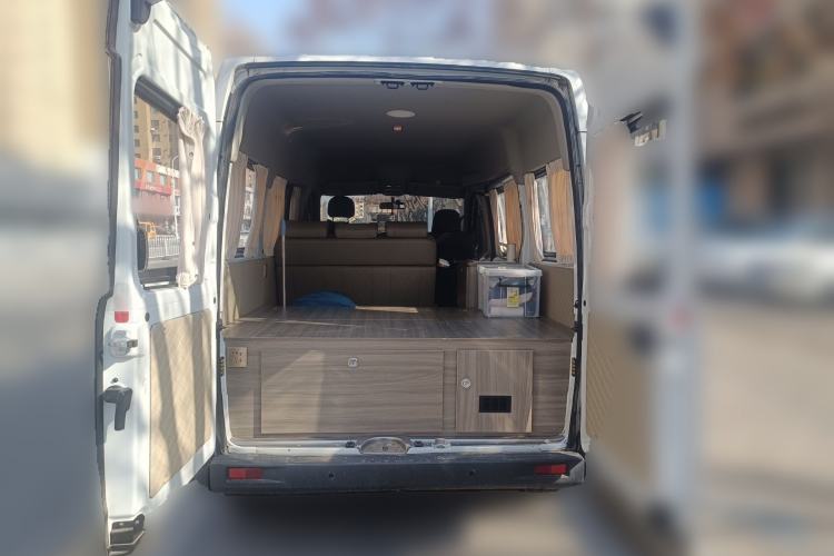 Used SAIC MAXUS Xintu V80 2019 2.5T Classic AMT Aoyuntong Short Wheelbase Mid-Roof 5/6-Seater Trunk