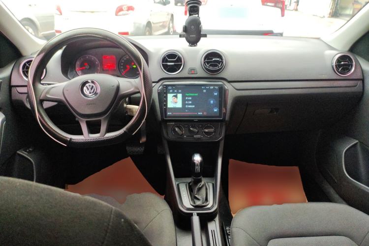 Used Volkswagen Jetta 2017 1.5L Automatic Fashion Model Center Console