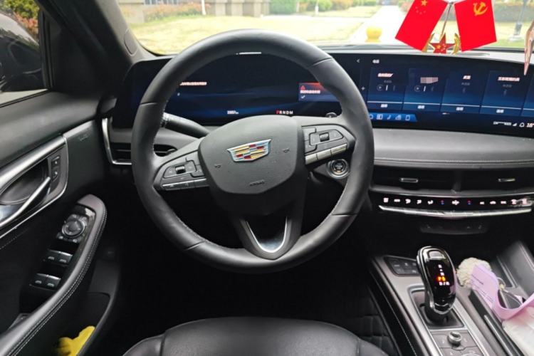 Used Cadillac CT5 2024 28T Luxury Version Steering Wheel