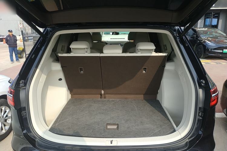 Used Volkswagen Viloran 2023 380TSI Luxury Edition