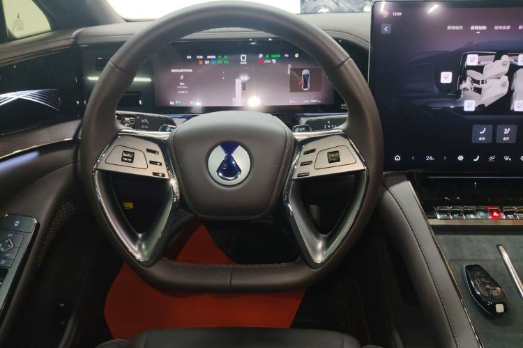 Used Denza Z9 2024 630 km All-Wheel Drive Max Version