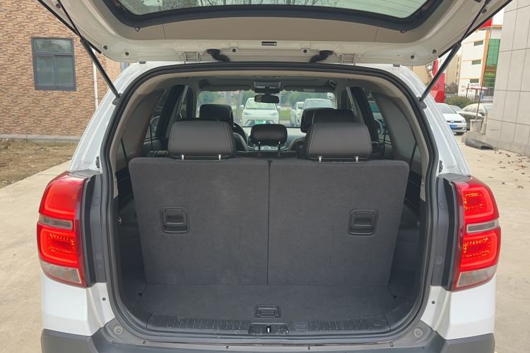 Used Chevrolet Captiva 2017 2.4L 4x4 Flagship Edition 7-Seater