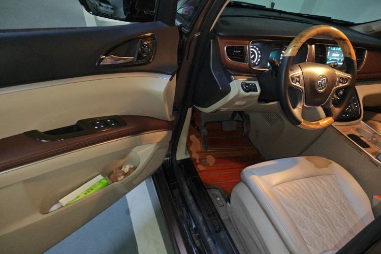 Used Buick GL8 2018 28T Luxury Model China VI Standard
