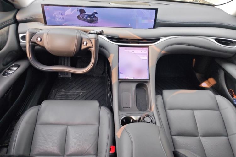 Used IM L6 2024 Max Extended-Range Version Center Console