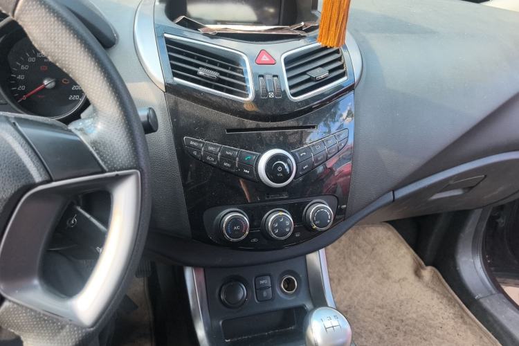 Used Haima S5 2014 1.6L Manual ZhiXuan Model Center Console