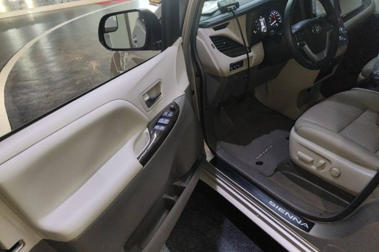 Used Toyota Sienna 2016 3.5L Two-Wheel Drive 7-Seater Parallel Import
