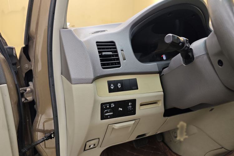 Used BYD M6 2013 2.4L Automatic Luxury Model
