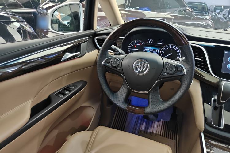 Used Buick GL8 2017 ES 28T Flagship Model China V Standard Steering Wheel