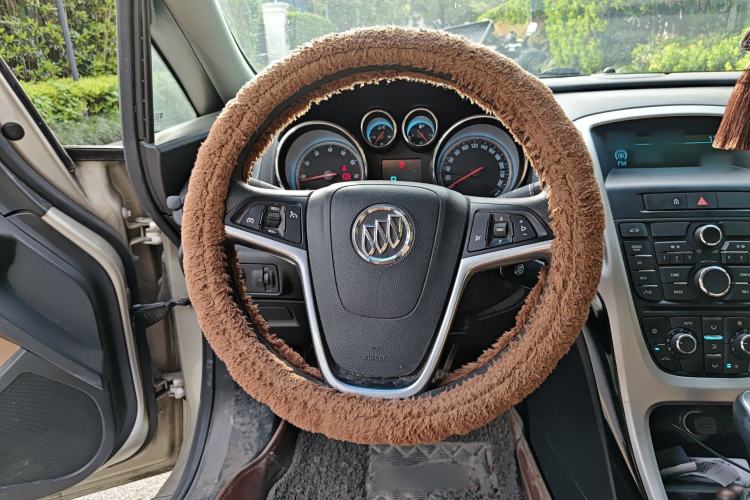 Used Buick GT 2013 GT 1.8L Automatic Fashion Edition Steering Wheel