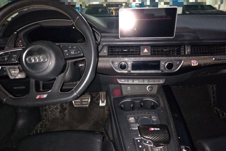 Used Audi S4 2018 S4 3.0TFSI Center Console