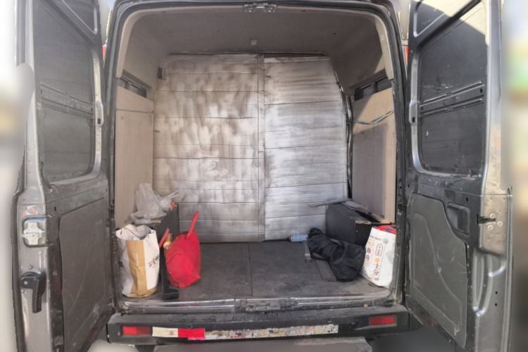 Used SAIC MAXUS Xintu V80 2015 2.5T AMT Aoyuntong Edition Short Wheelbase Mid-Height