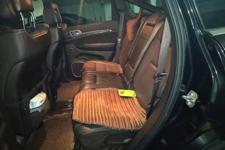 Used Jeep Grand Cherokee 2015 3.0L Flagship Prestige Edition Left Rear Seat