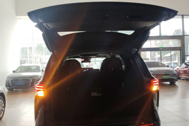 Used Toyota Granvia 2023 2.5L Hybrid Flagship VIP Edition