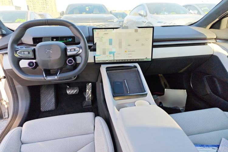 Used XPeng P7 2025 Model—702 Long Range Ultra Center Console