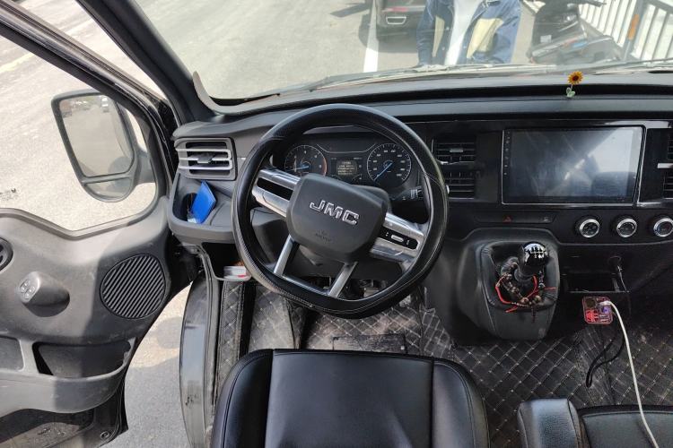 Used JMC Fushun 2023 2.0T Manual Short Wheelbase Mid-Height Passenger Version Business-Class 7-Seater (Non-Commercial) Steering Wheel