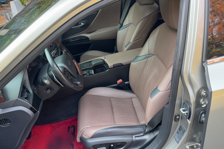 Used Lexus ES 2021 300h Premium Edition
