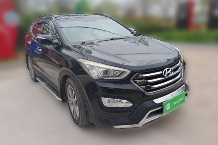 Used Hyundai Santa Fe 2013 2.0T Automatic All-Wheel Drive Top Trim Front Right 45 Deg
