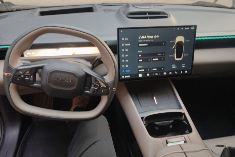 Used Lynk & Co Z10 2025 95 kWh 766 km Range Rear-Wheel Drive Max
