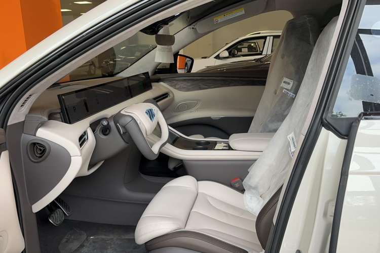 Used IM LS7 2024 90 kWh Max Elite Rear-Drive Version Interior 1