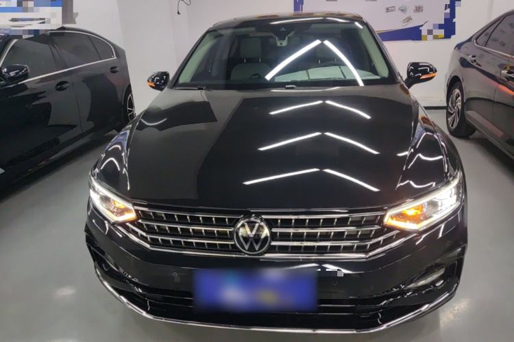 Used Volkswagen Magotan 2025 Zhongxiang Version 330TSI DSG Luxury Edition Front