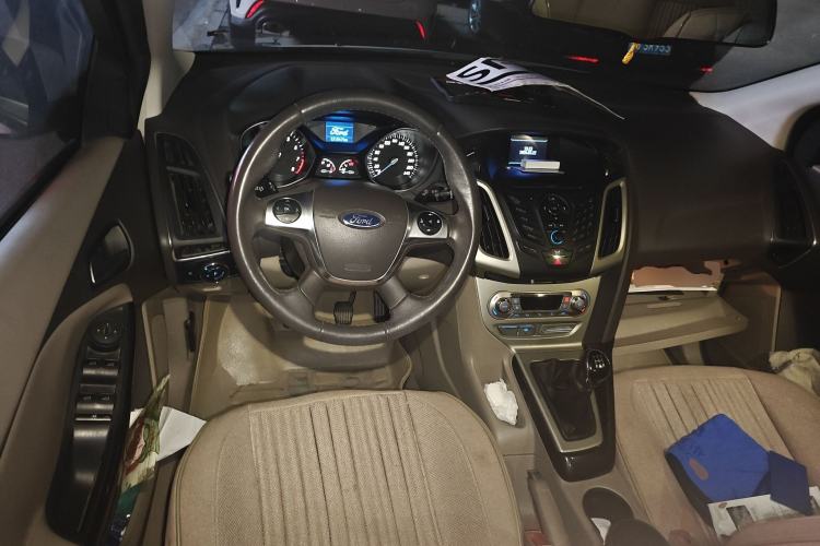 Used Ford Focus 2012 Sedan 1.6L Manual Fashion Edition
