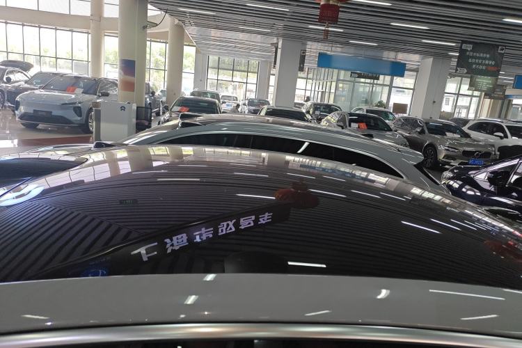 Used Nio ET5 2024 75 kWh Roof