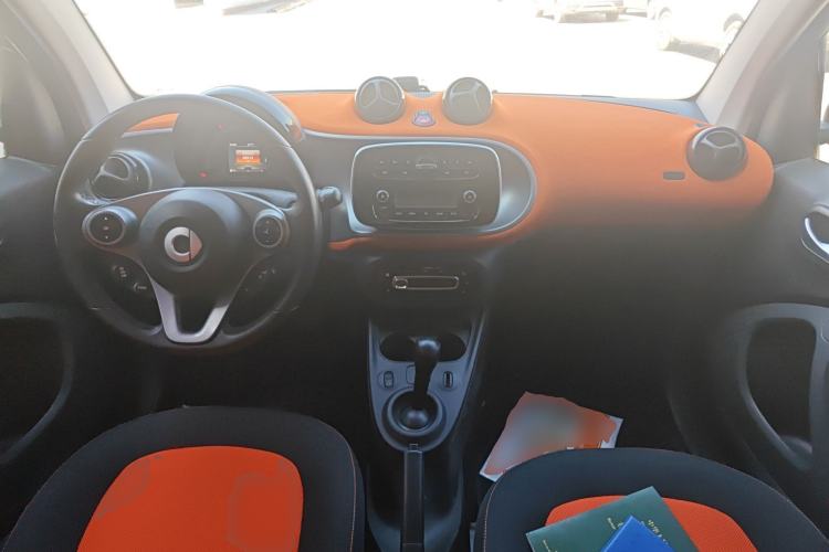 Used smart fortwo 2015 1.0L 52 kW Hardtop Passion Edition Center Console