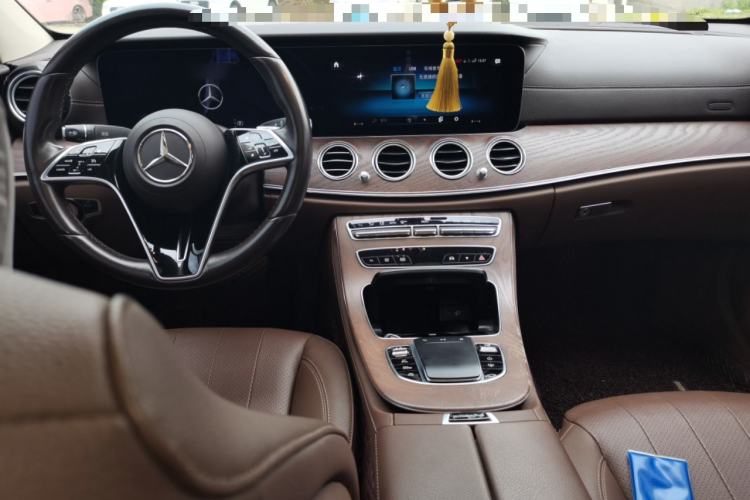 Used Mercedes-Benz E-Class 2021 E 300 L Luxury Model Center Console