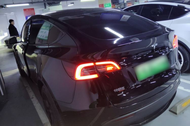 Used Tesla Model Y 2023 Long-Range All-Wheel-Drive Version
