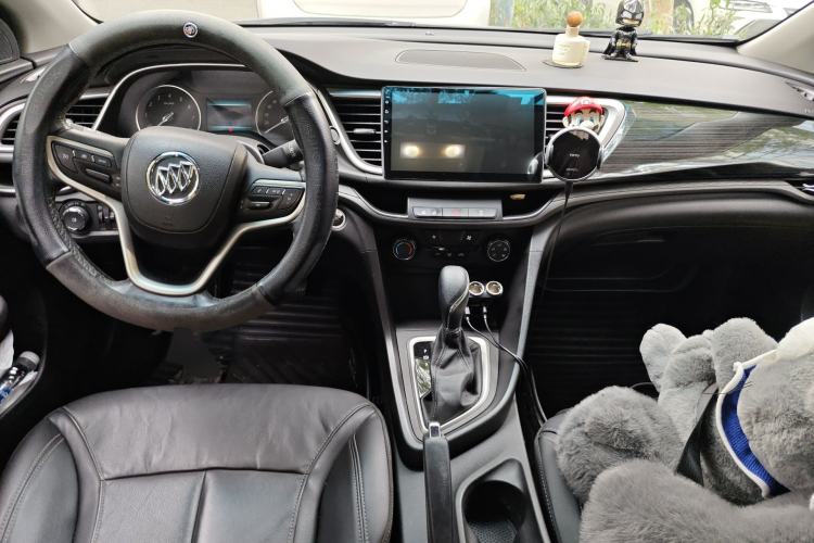 Used Buick Excelle GX 2018 18T Automatic Elite Model Center Console