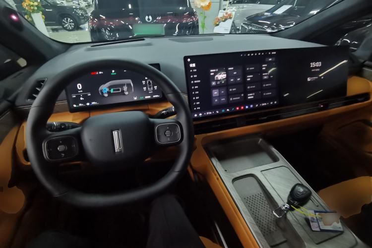 Used Wey Gaoshan 2025 Four-Wheel Drive Alpine 8 Center Console