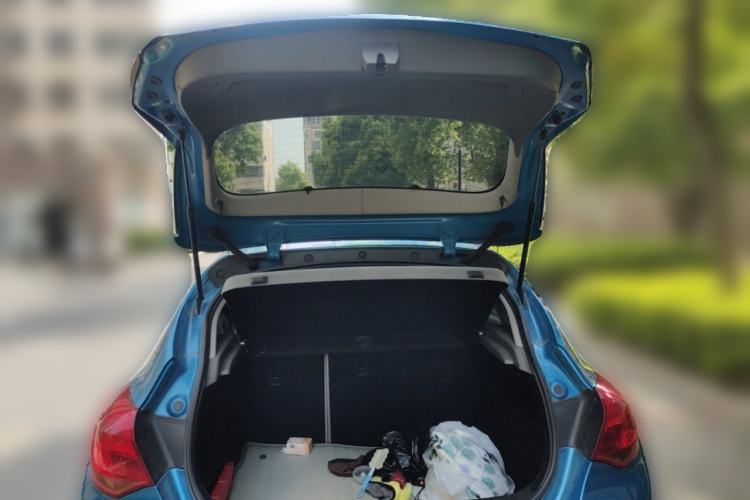 Used Buick GT 2010 XT 1.6L Automatic Fashion Edition Trunk