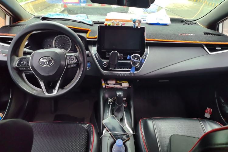 Used Toyota Levin 2019 Dual-Engine 1.8H E-CVT Luxury Edition China VI Standard Center Console