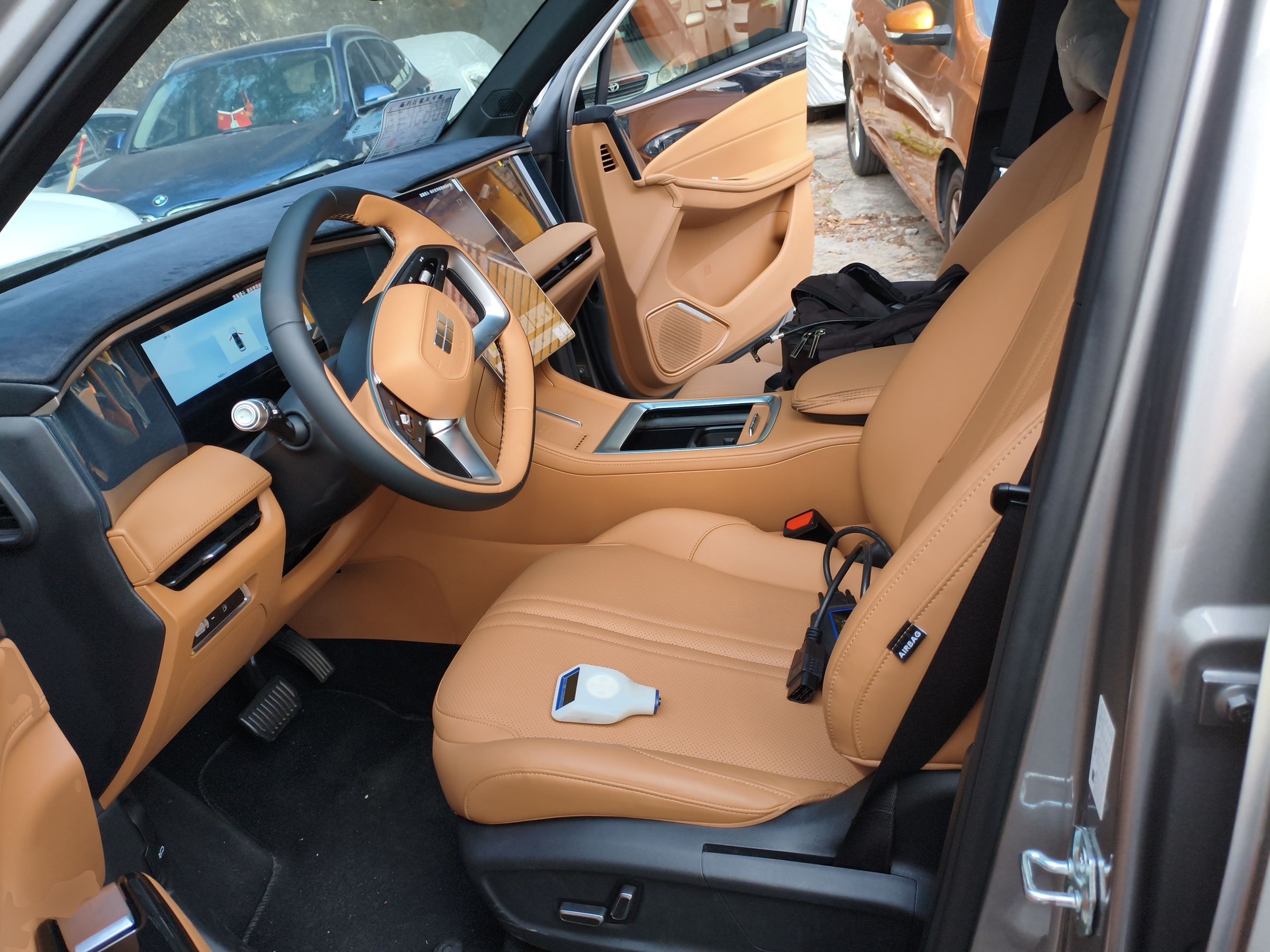 المقاعد الأمامية داخل السيارة