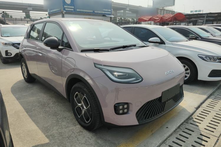 Used AION UT 2025 330 Starlight Edition Front Right 45 Deg