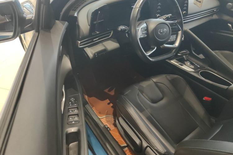 Used Hyundai Elantra 2021 1.5L CVT GLX Elite Edition Driver Seat