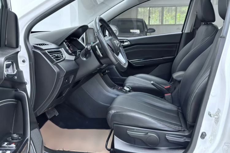 Used Baojun 310W 2018 1.5L Automatic Luxury Version China V Interior 3