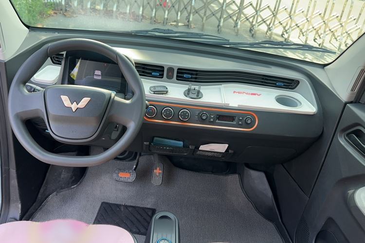 Used Wuling Hongguang MINIEV 2020 Enjoy Edition Lithium-Ion Battery Center Console