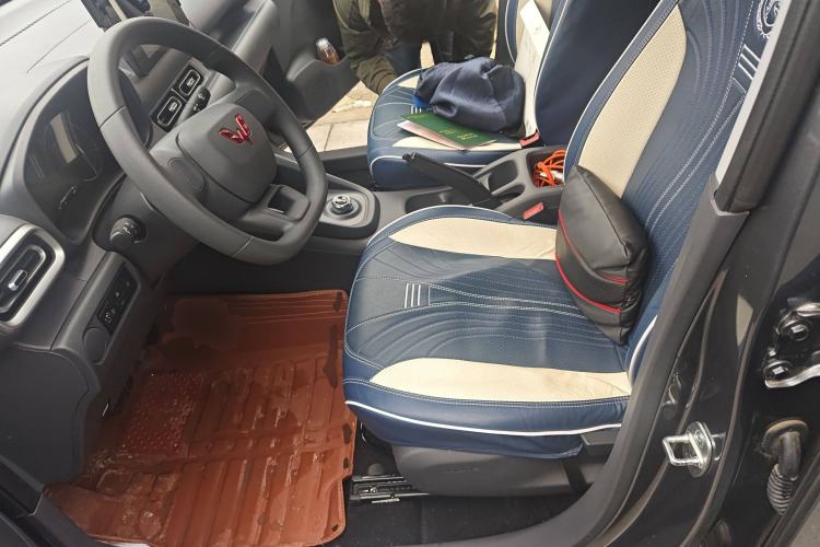 Used Wuling Hongguang New Energy 2025 Extended-Range Hybrid 50 km Standard Version
