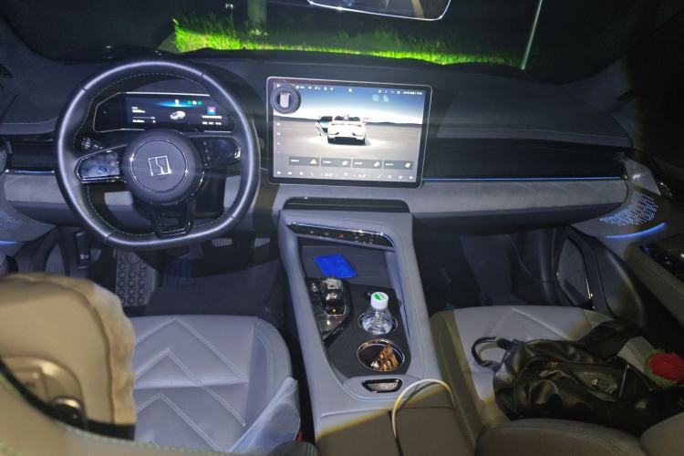 Used Zeekr 001 2022 Long-Range Dual-Motor WE Edition Center Console