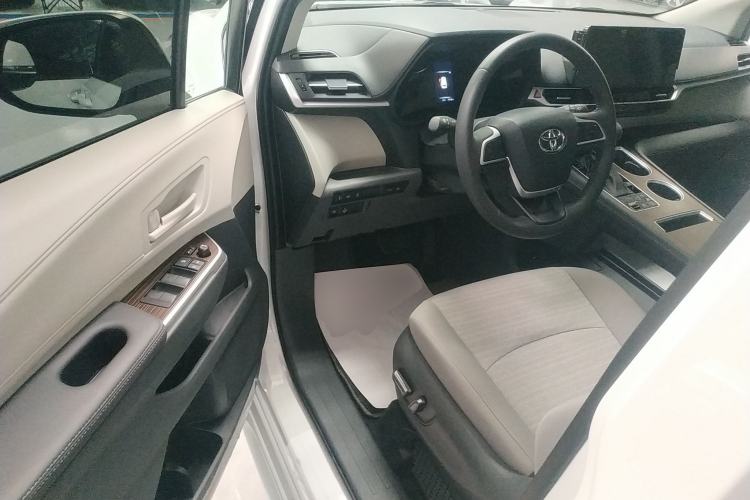 Used Toyota SIENNA 2026 Model 2.5L Dual-Engine Two-Wheel-Drive Comfort Edition Driver Seat