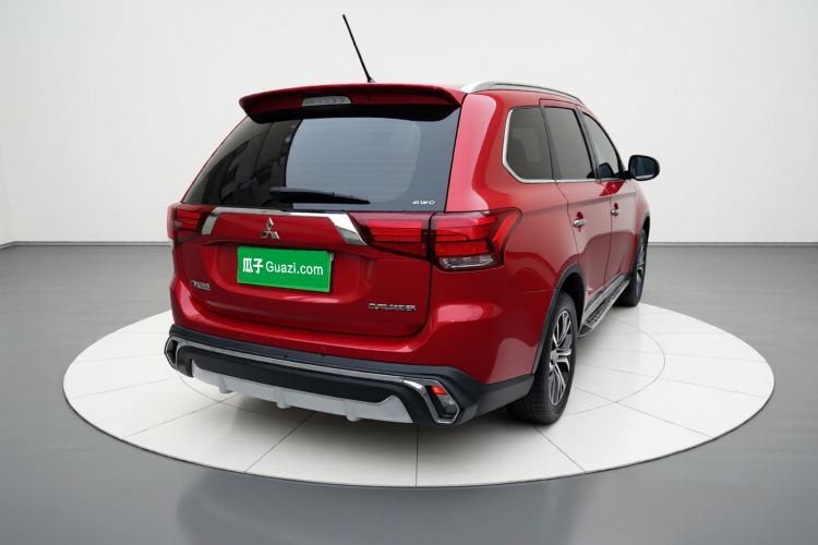 Used Mitsubishi Outlander 2016 2.4L 4x4 Luxury Edition 7-Seater Rear Right 45 Deg