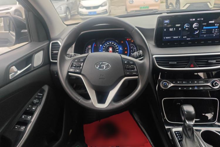 Used Hyundai Tucson 2019 280TGDi Dual-Clutch Two-Wheel Drive Fashion Edition China VI Standard Steering Wheel