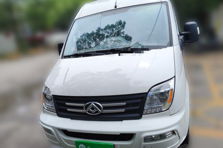 Used SAIC MAXUS Xintu V80 2023 2.0T Manual Classic City Delivery King Long Wheelbase Mid-Roof 3-Seater