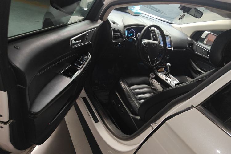 Used Ford Edge 2015 2.0T GTDi Two-Wheel-Drive High-Line Version