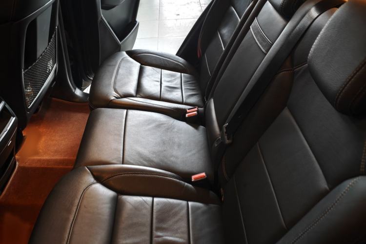 Used Mercedes-Benz M-Class 2014 ML 400 4MATIC Luxury Model Interior 2