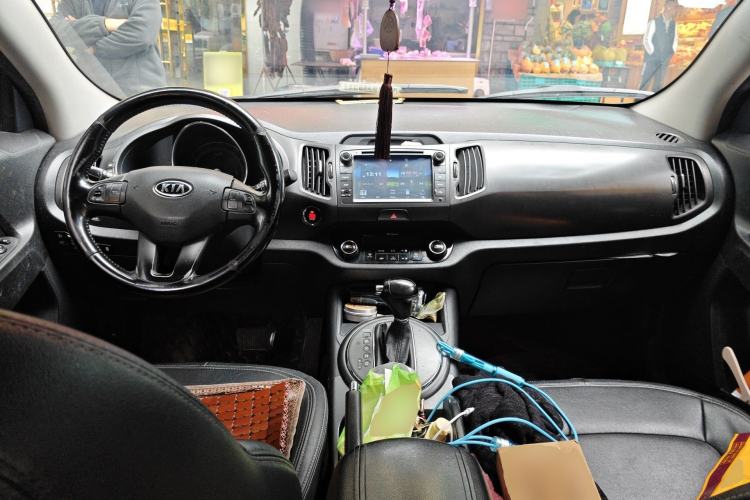 Used Kia Sportage R 2014 2.0L Automatic Two-Wheel Drive GL Center Console